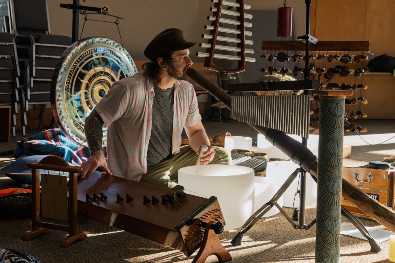 Didgeridoo with gong